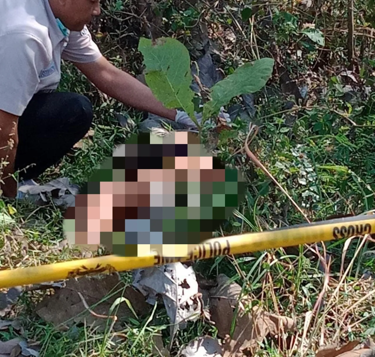 Mayat Wanita Setengah Bugil Dibuang di Hutan Goa Lowo Ponorogo