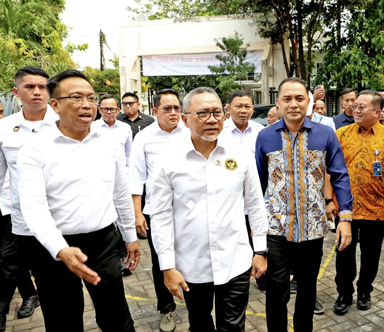 Menko Zulkifli Hasan Apresiasi Pembentukan Koperasi Merah Putih di Surabaya