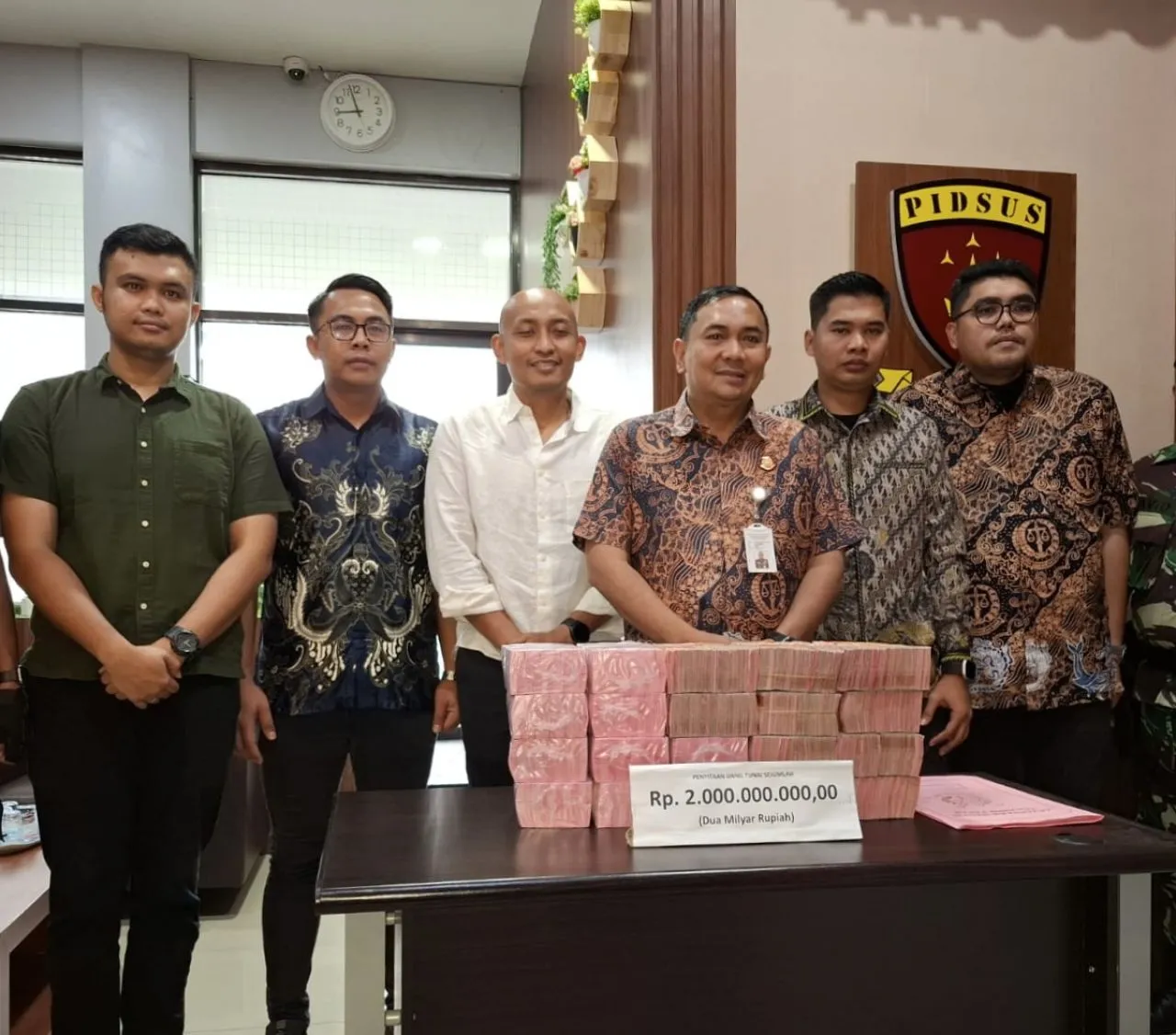 Tersangka Korupsi Fasilitas Pembiayaan PT DJA Serahkan Rp3,5 Miliar ke Kejari Perak