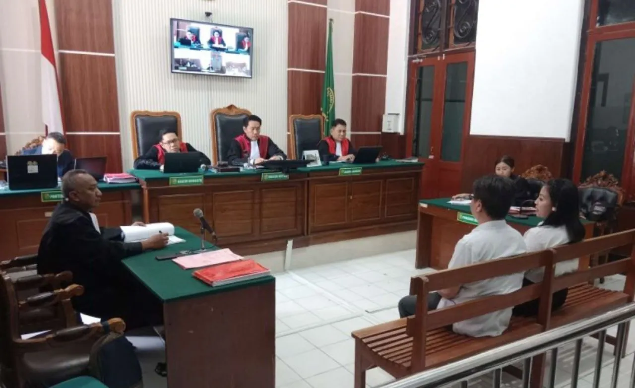 Tjan Hwa Diana dan Handy Soenaryo Terdakwa Perusakan Pamer Arogansi di Persidangan PN Surabaya