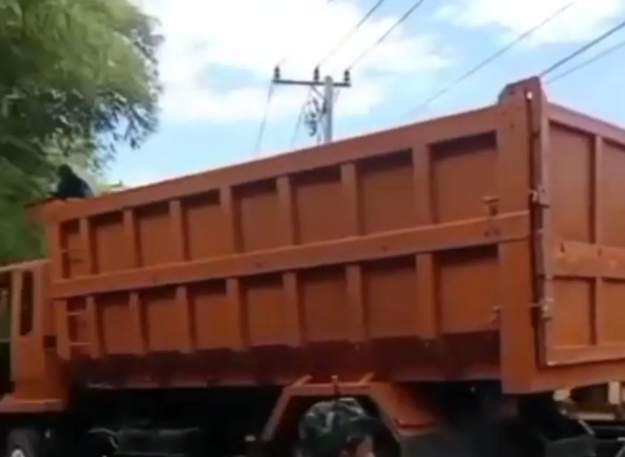 Fuso Tabrak Honda Beat, Dua Pelajar Meninggal
