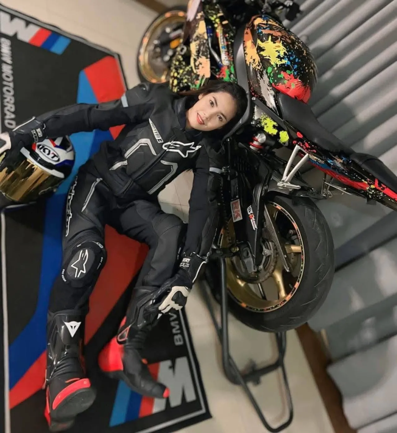 Rider Cantik Meninggal Dilindas Trailer saat Menyalip