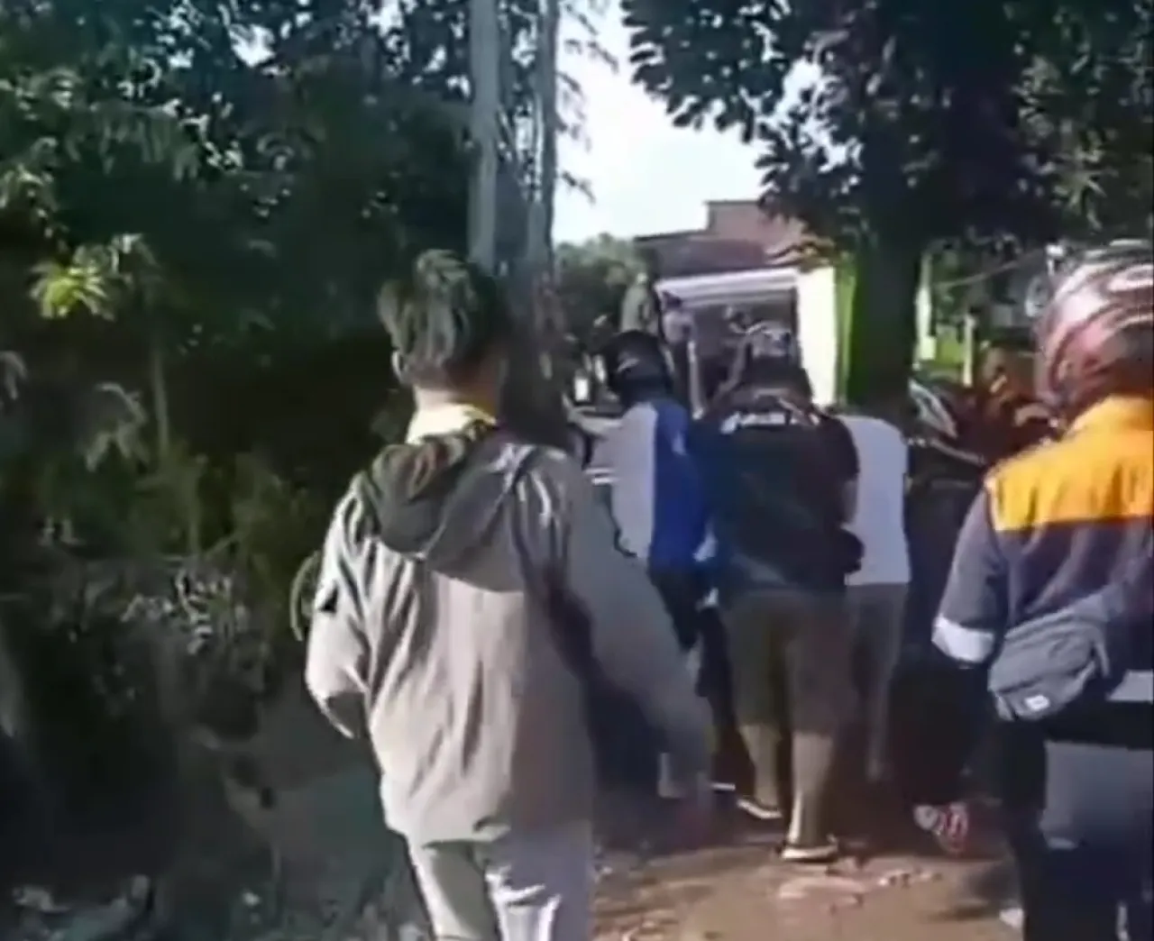 Guru SMP Meninggal Ditabrak Kereta di Perlintasan tanpa Palang