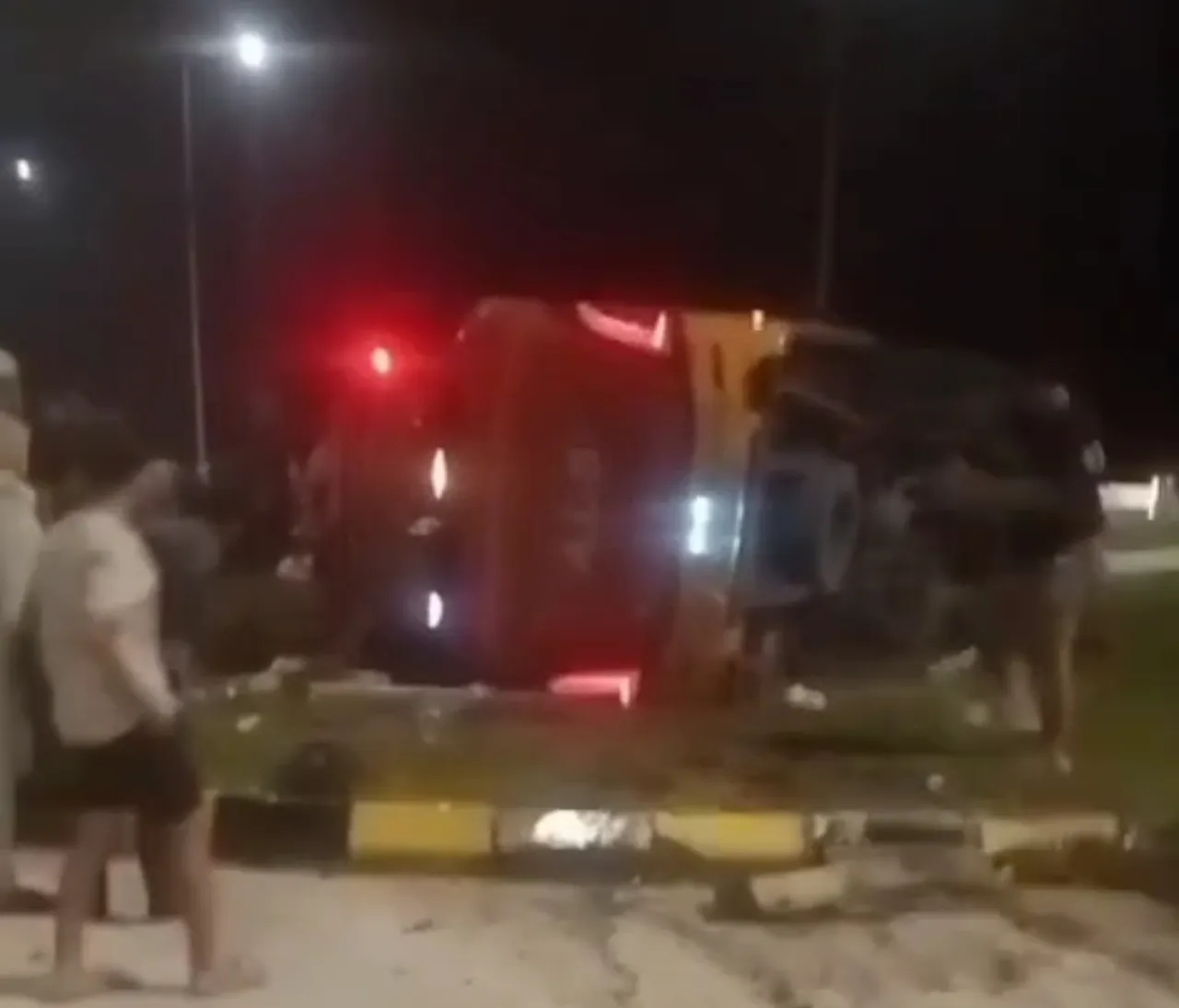 Bus ALS Terbalik di Exit Tol Padang-Sicincin, 2 Atlet Karate Tewas