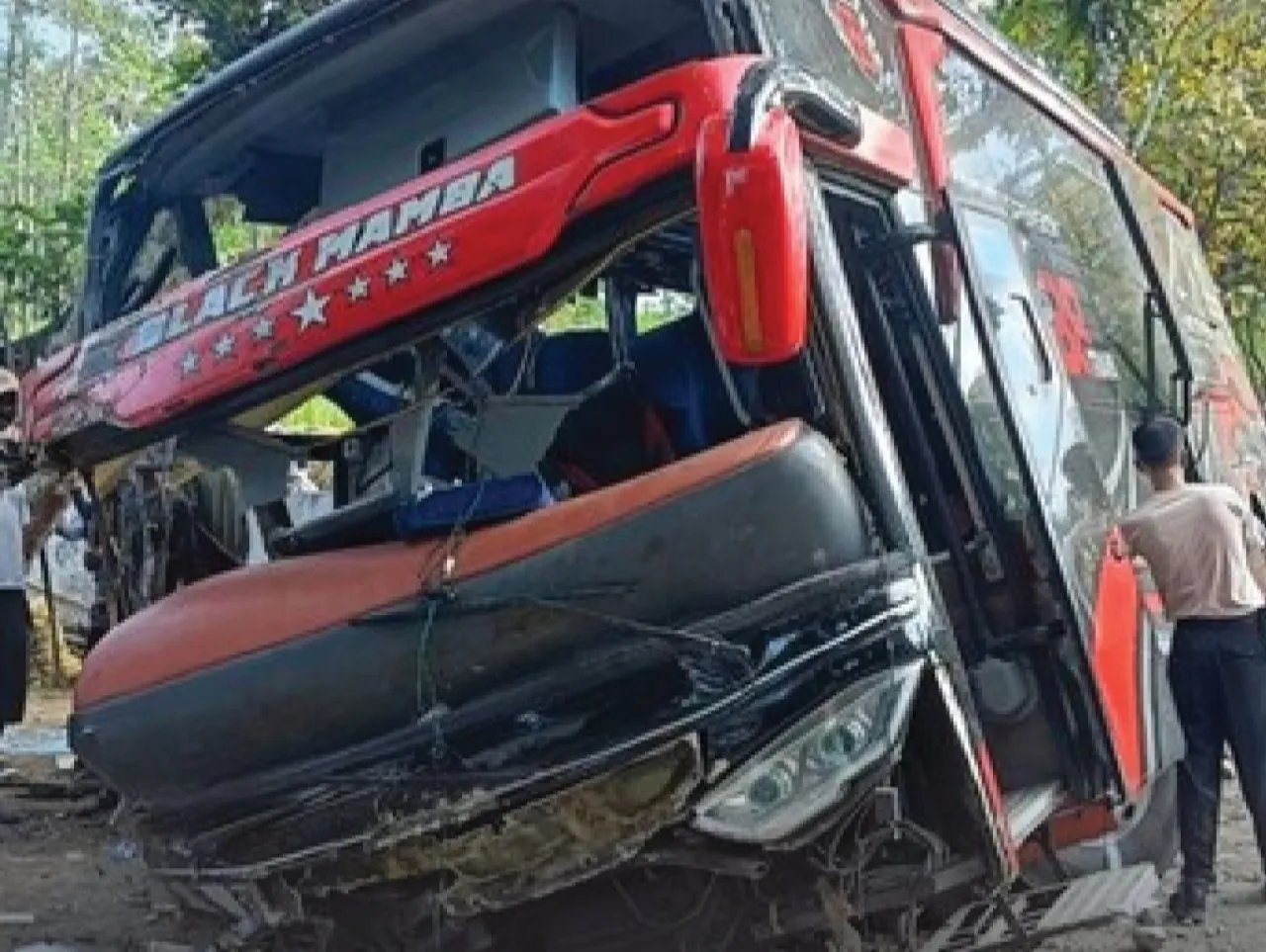 Bus Wisatawan Rombongan Nakes dari Bromo Tabrak Rumah di Probolinggo, 8  Tewas