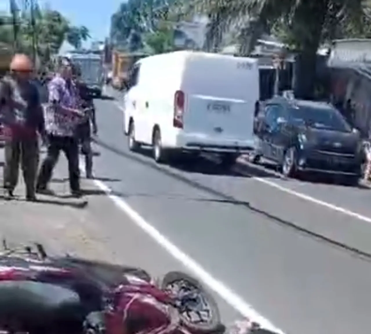 Truk Gandeng Senggol Motor di Turen, Ibu dan Anak Tewas di Lokasi