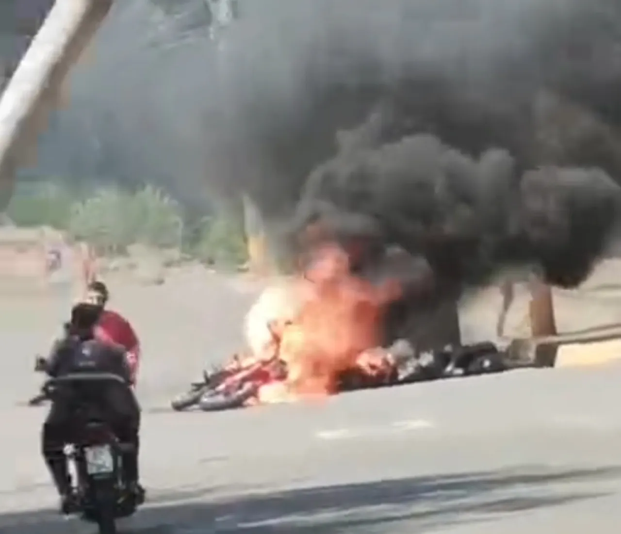 Gagal Beraksi, Dua Pembunuh Bayaran Dibakar Massa