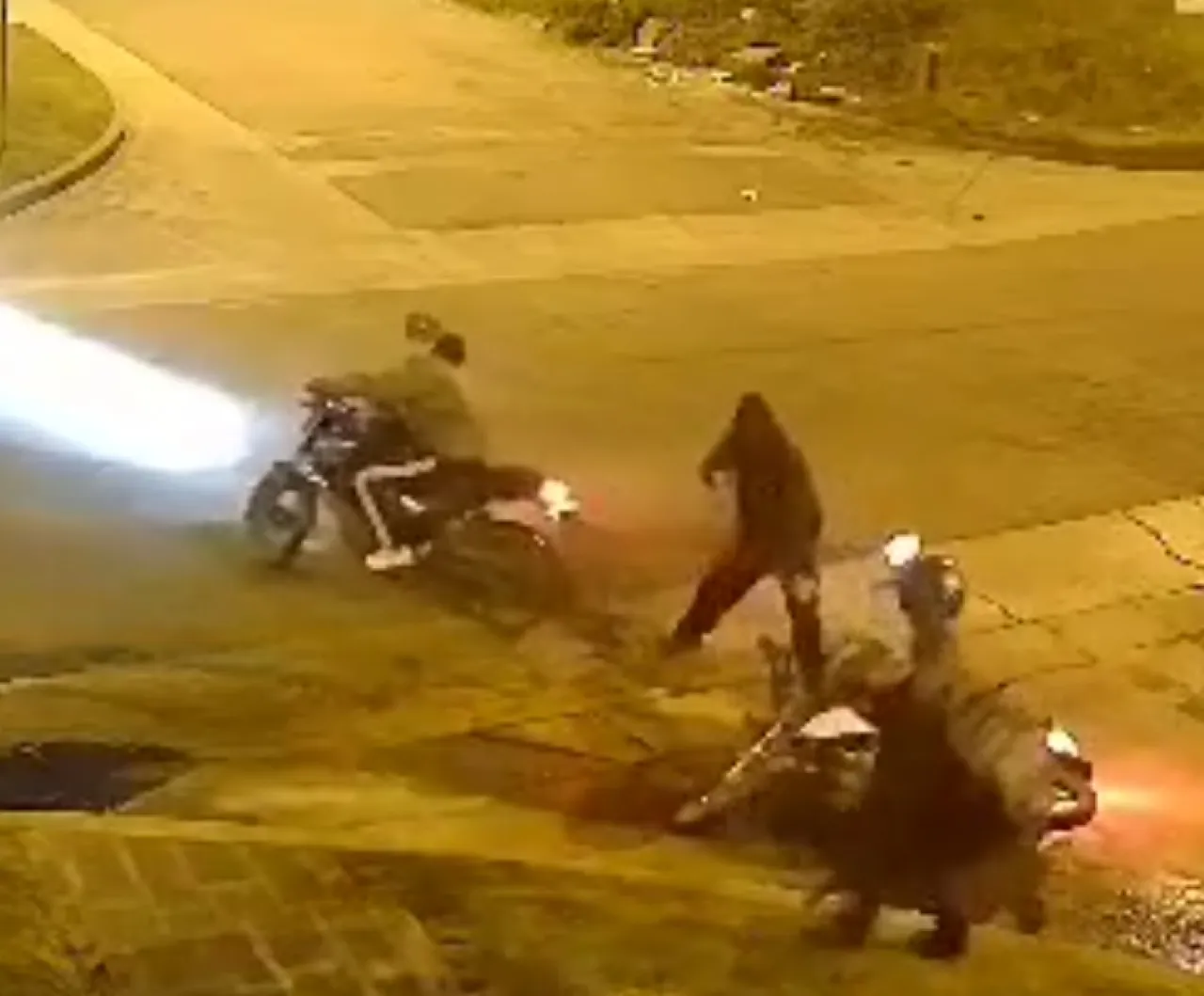 Lawan Dua Begal Bawa Senpi, Pemotor Ini Melawan dan Selamat