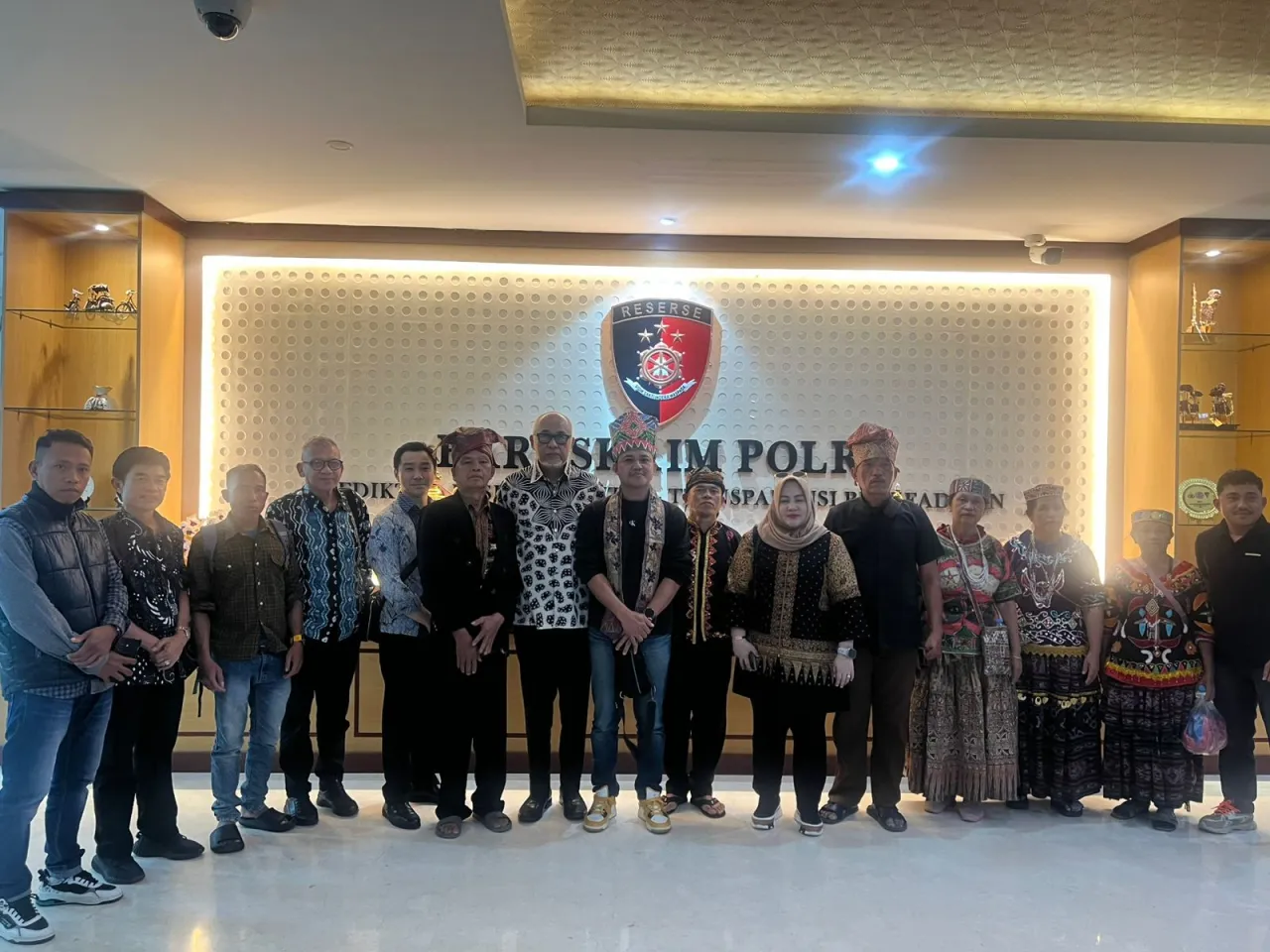 Majelis Dewan Adat Masyarakat Rampi Beraudensi dengan Dittipiter Bareskrim Polri