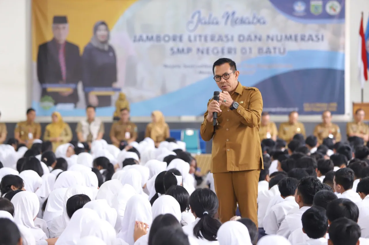 Wali Kota Batu, Nurochman Tekankan Sinergitas Berbagai Pihak Dalam Batu Greenation Goes To School