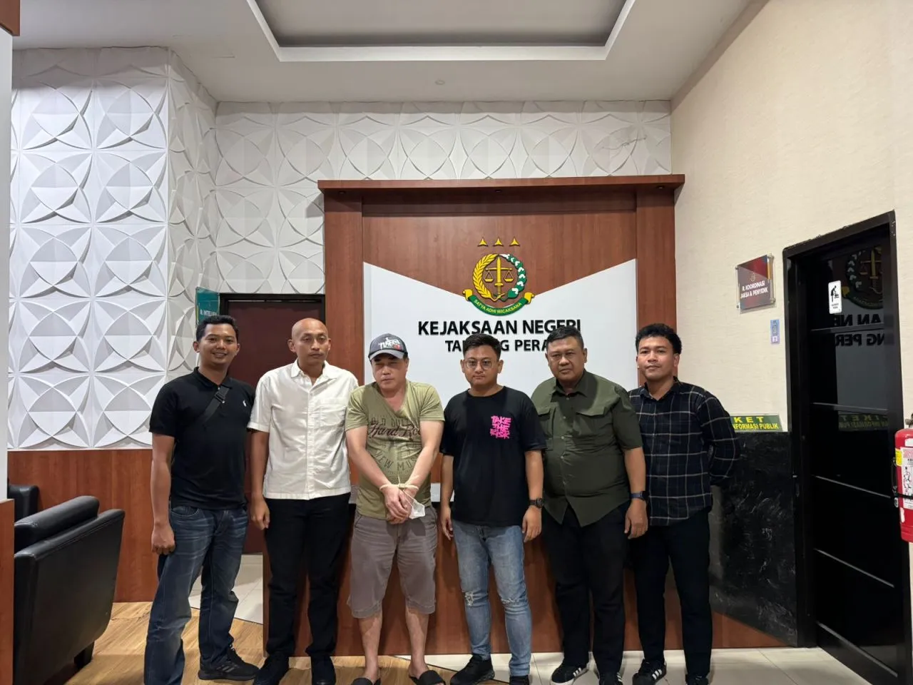Kejari Tanjung Perak Tangkap Buronan Kasus Penggelapan Welly Tanubrata di Surabaya