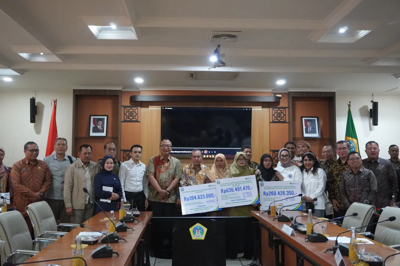 Terima Kunjungan Komisi IX DPR RI, BPJS Ketenagakerjaan Gresik Serahkan Santunan Ratusan Juta