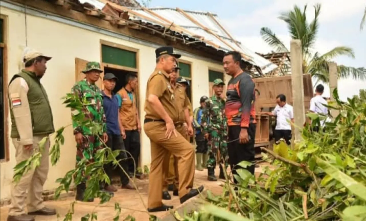 Bupati Madiun Tinjau Korban Puting Beliung di Dagangan, Pastikan Bantuan Cepat Tersalurkan