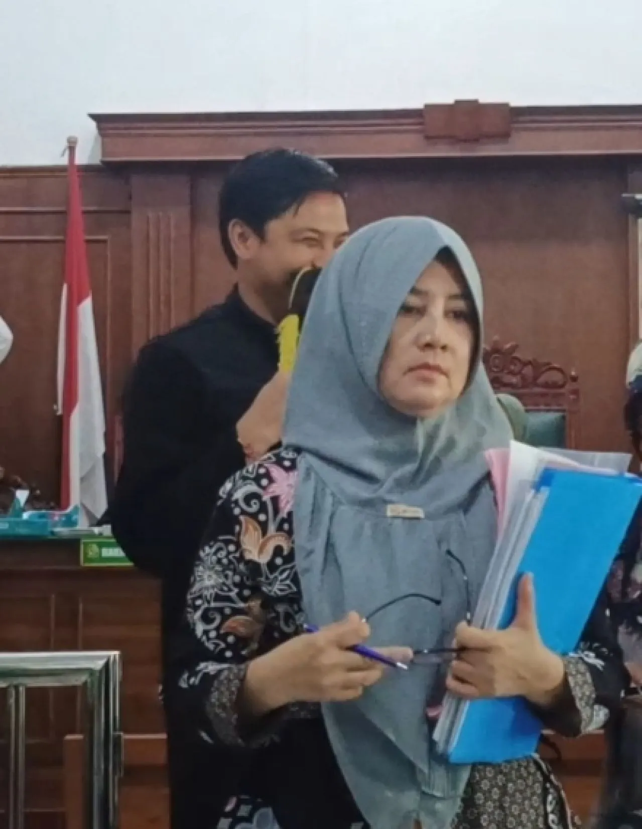Dipukul Dengan Capit Masak, Anggota DPRD Jatim Seret Istri Ke Meja Hijau