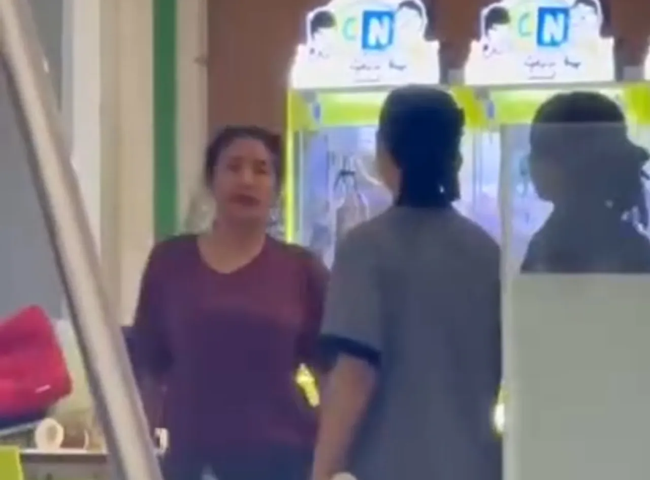 Pegawai Mall Pukuli Wanita secara Brutal dan Viral