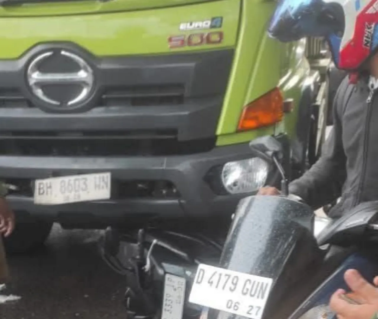 Pemotor Tewas usai Bertabrakan dengan Truk Tangki CPO
