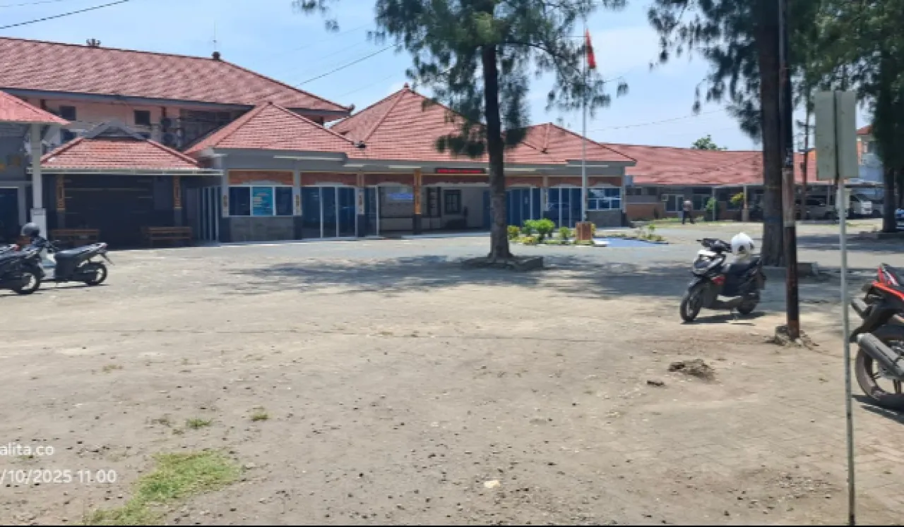 KPK Cecar Mantan Kadis Cipta Karya Lamongan dengan 10 Pertanyaan