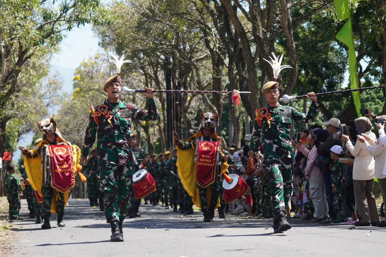 Kolaborasi Apik Pemkot Batu dan Pusdik Arhanud, Tampilkan Ikon Tabebuya di HUT ke-80 TNI