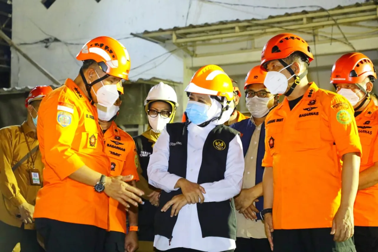 Gubernur Khofifah Tegaskan Komitmen Dampingi hingga Seluruh Korban Ponpes Al Khoziny Teridentifikasi