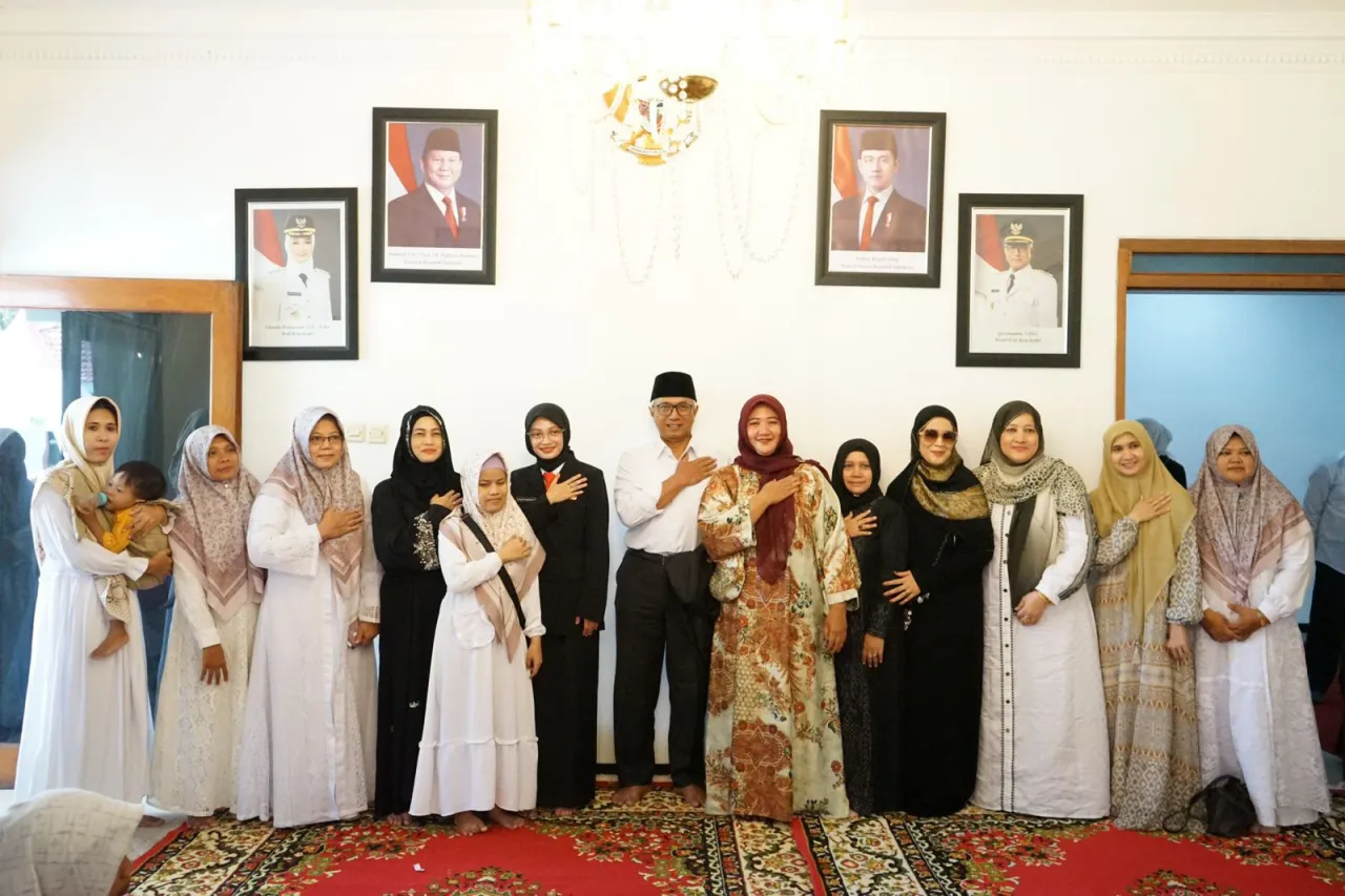 Dari Rumah Dinas, Doa untuk Kota Kediri Menggema: Mbak Wali Tutup Khotmil Quran Penuh Khidmat