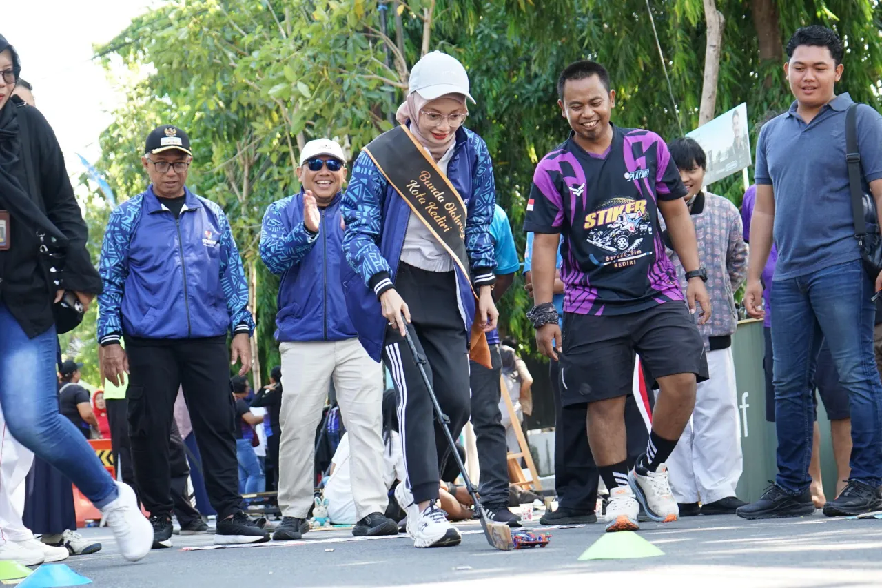 Mbak Wali Dianugerahi Bunda Olahraga Masyarakat