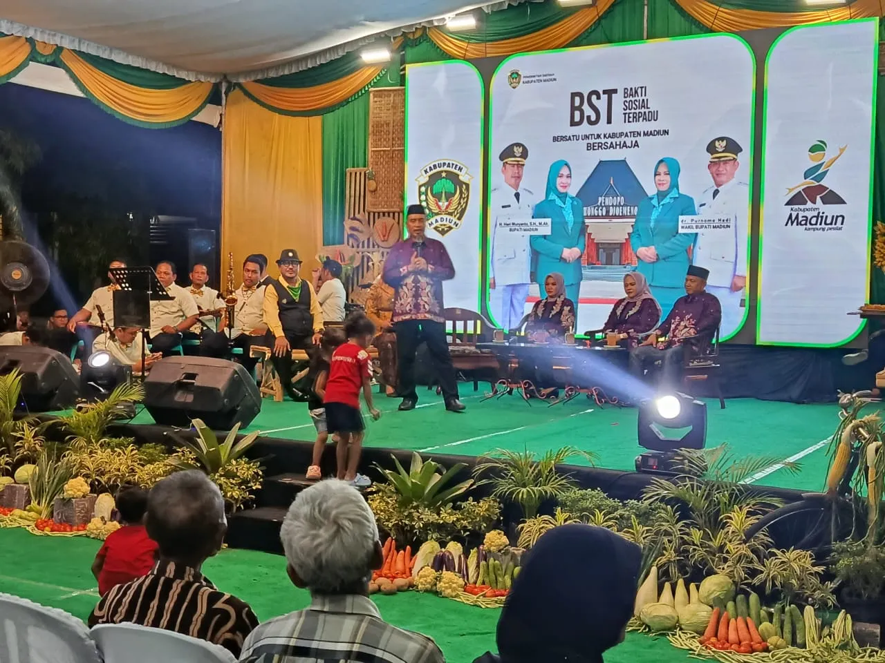 Pemkab Madiun Dekatkan Layanan Publik, Lewat Bhakti Sosial Terpadu di Desa Nampu