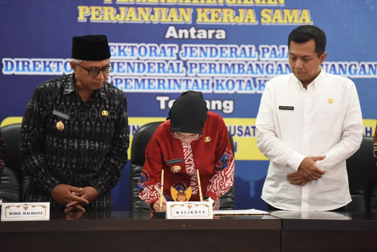 Dorong Optimalisasi Pajak Daerah dan Pusat, Mbak Wali Tanda Tangani PKS OP4D