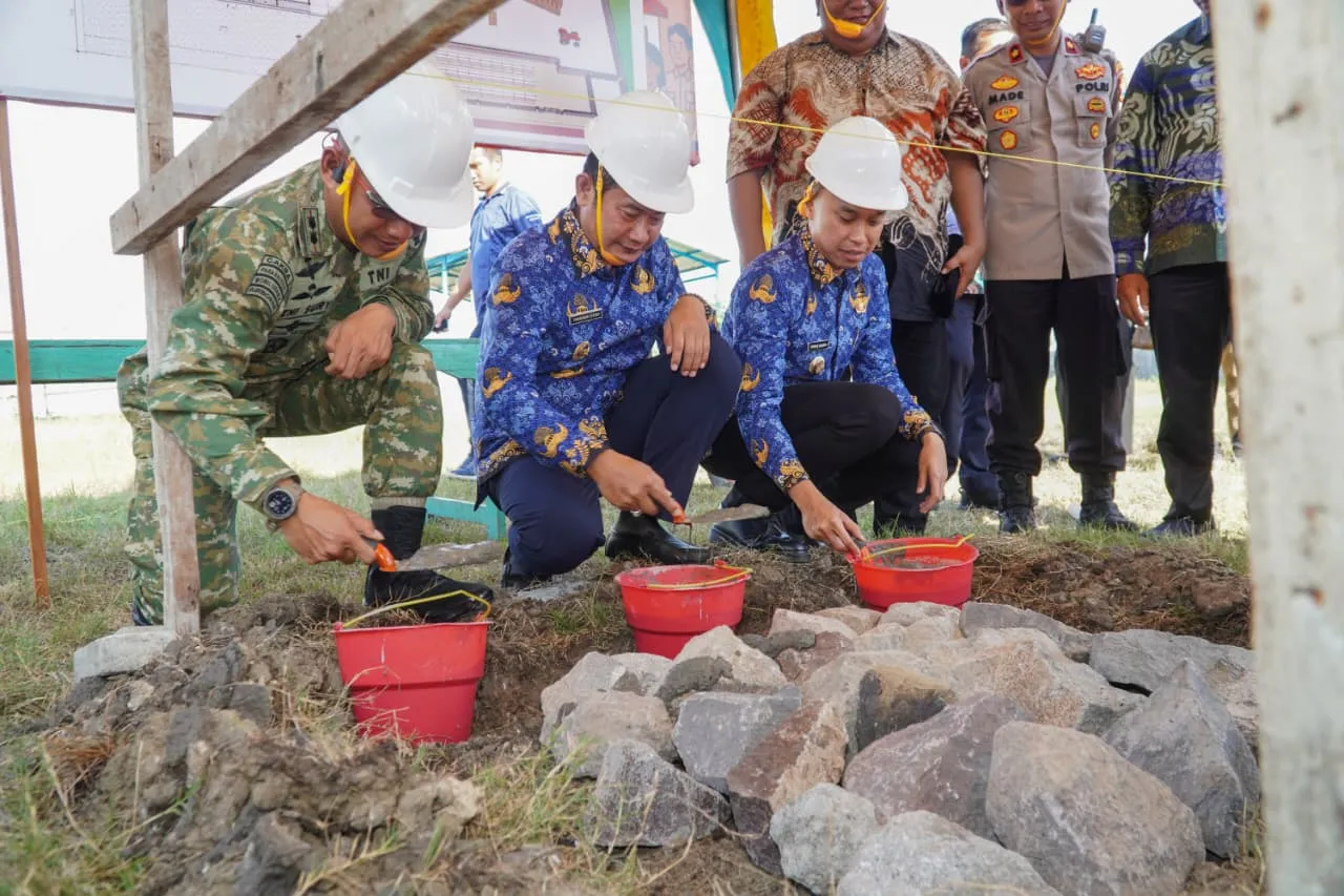Bupati Lamongan Letakkan Batu Pertama Pembangunan KDMP