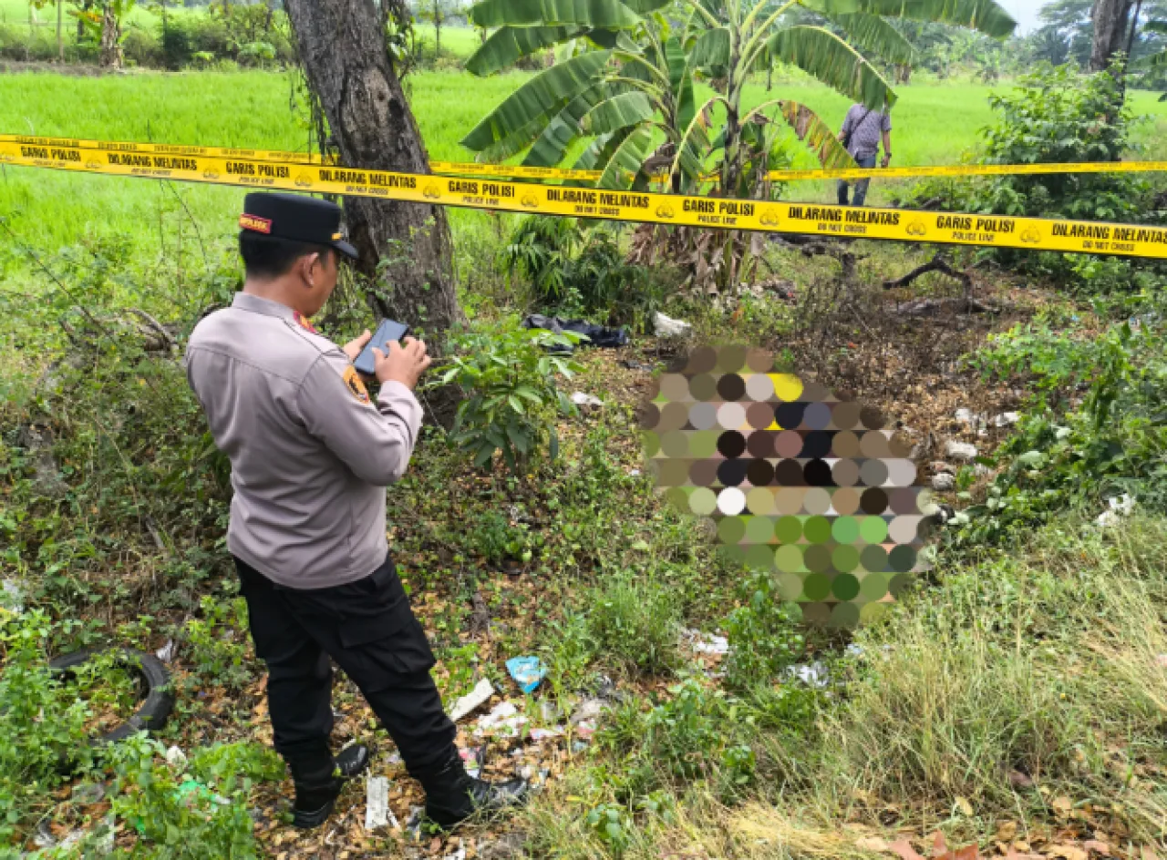 Mayat Pria Ditemukan di Parit Jalan Raya Babat Lamongan dengan Kondisi Terikat