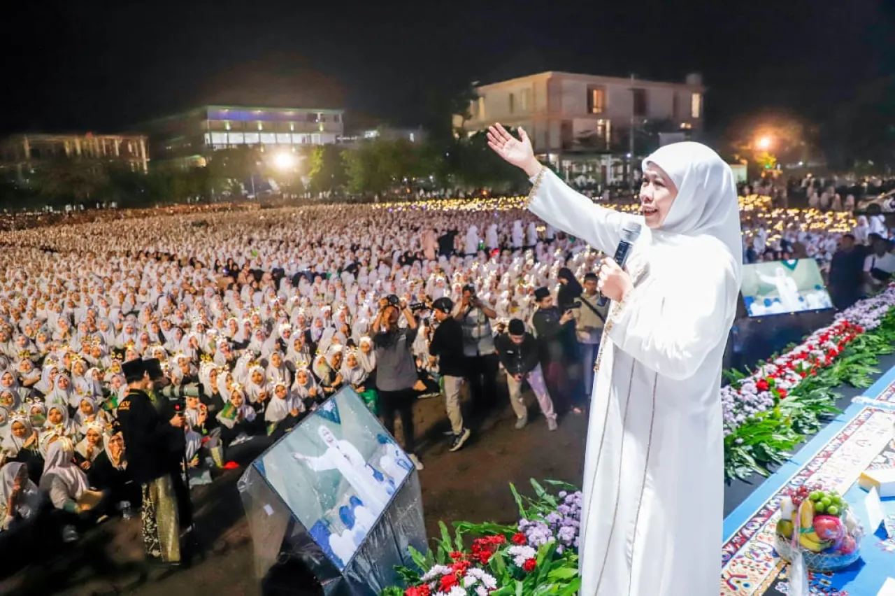 Gubernur Khofifah Hadiri Lirboyo Bersholawat Bersama Habib Syech