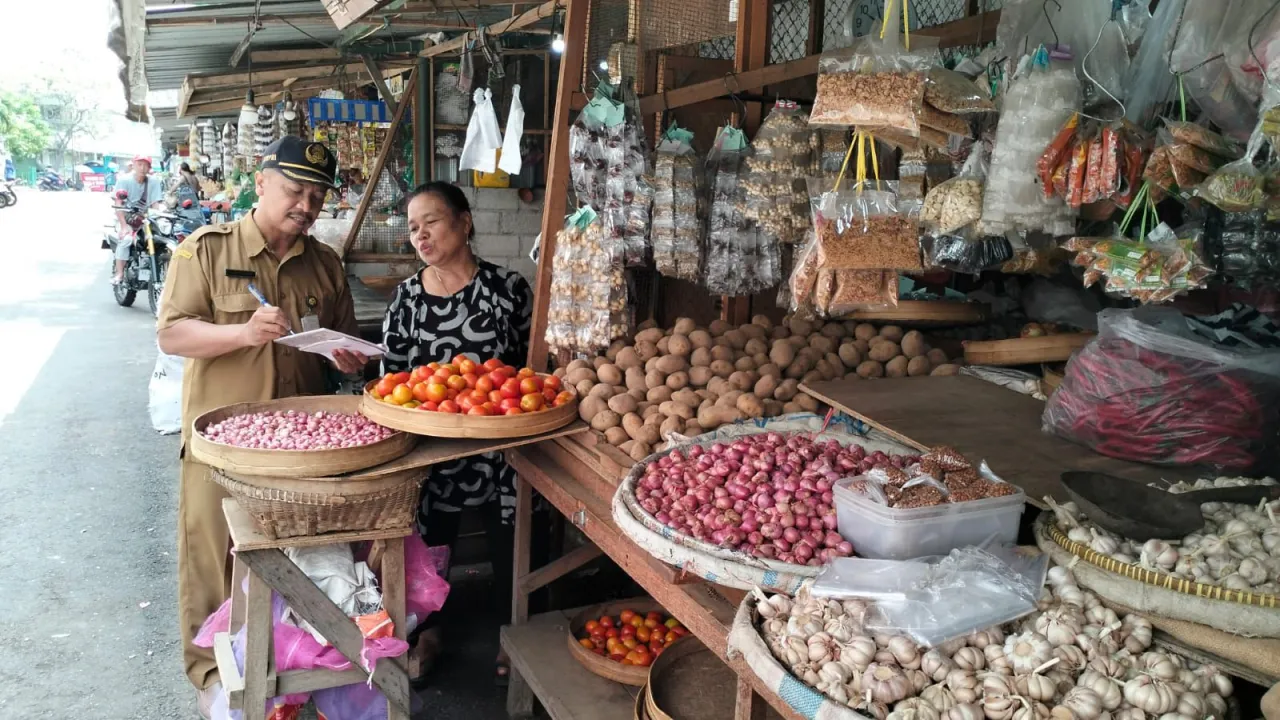 Lakukan Monitoring Rutin Bahan Pangan: Cabai Turun, Telur dan Daging Naik