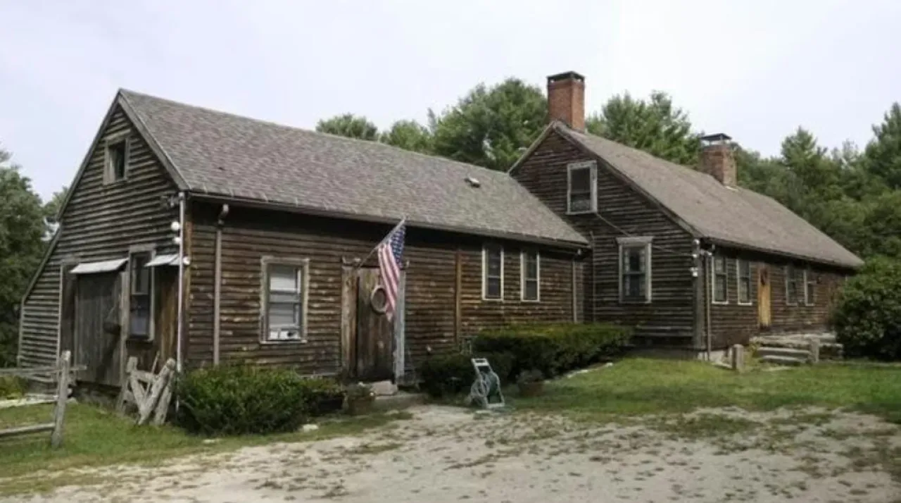 Rumah  di Film 'The Conjuring' Dilelang, Pembelinya Misterius