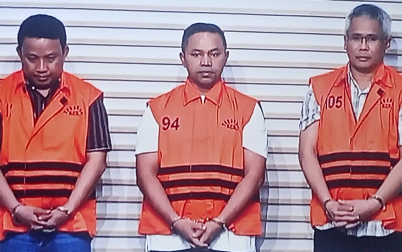 Gubernur Riau dan Dua Anak Buahnya Resmi Ditahan KPK