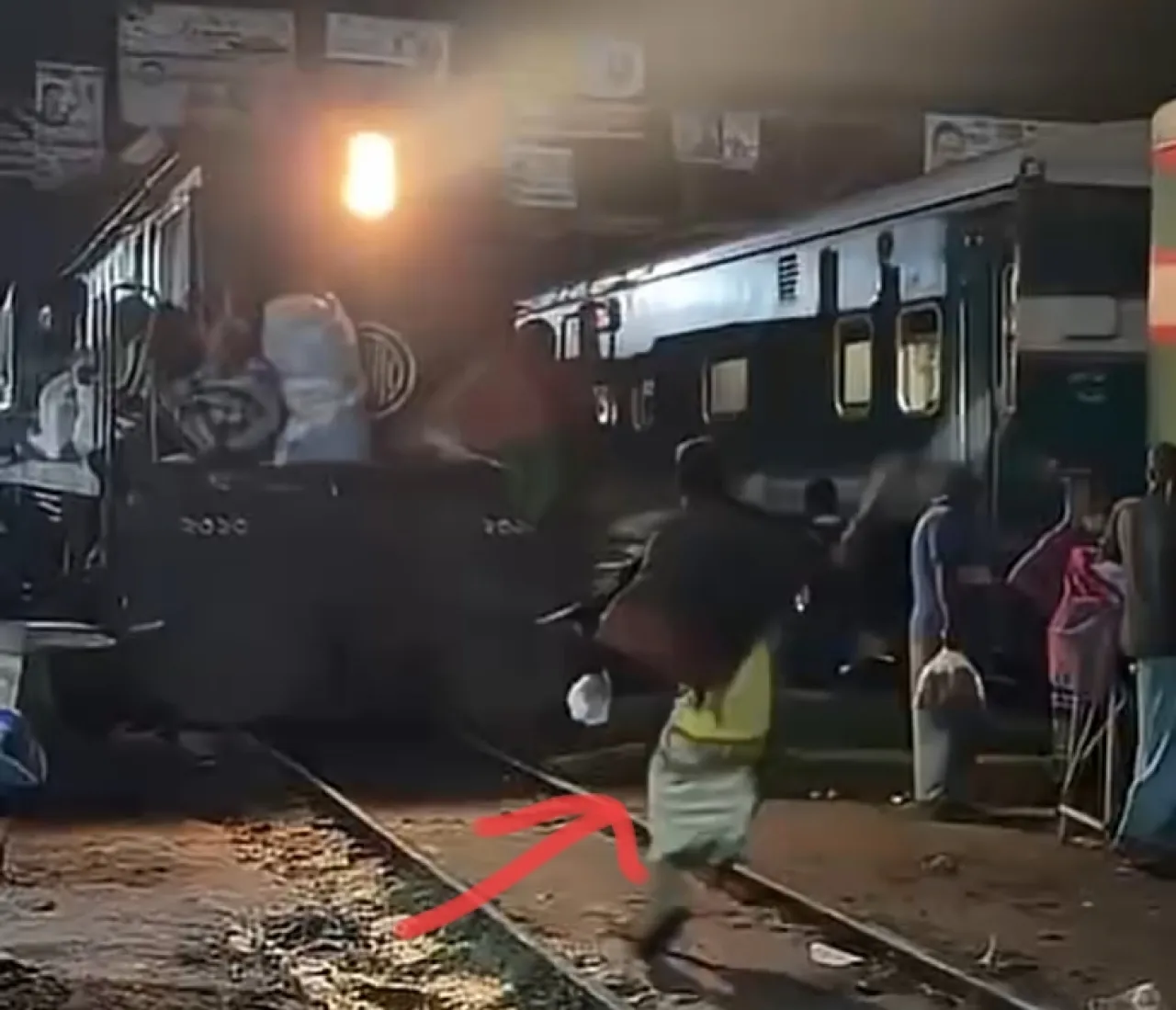 Terpeleset lalu Jatuh di Bawah Kolong Kereta Api, Jalal Selamat