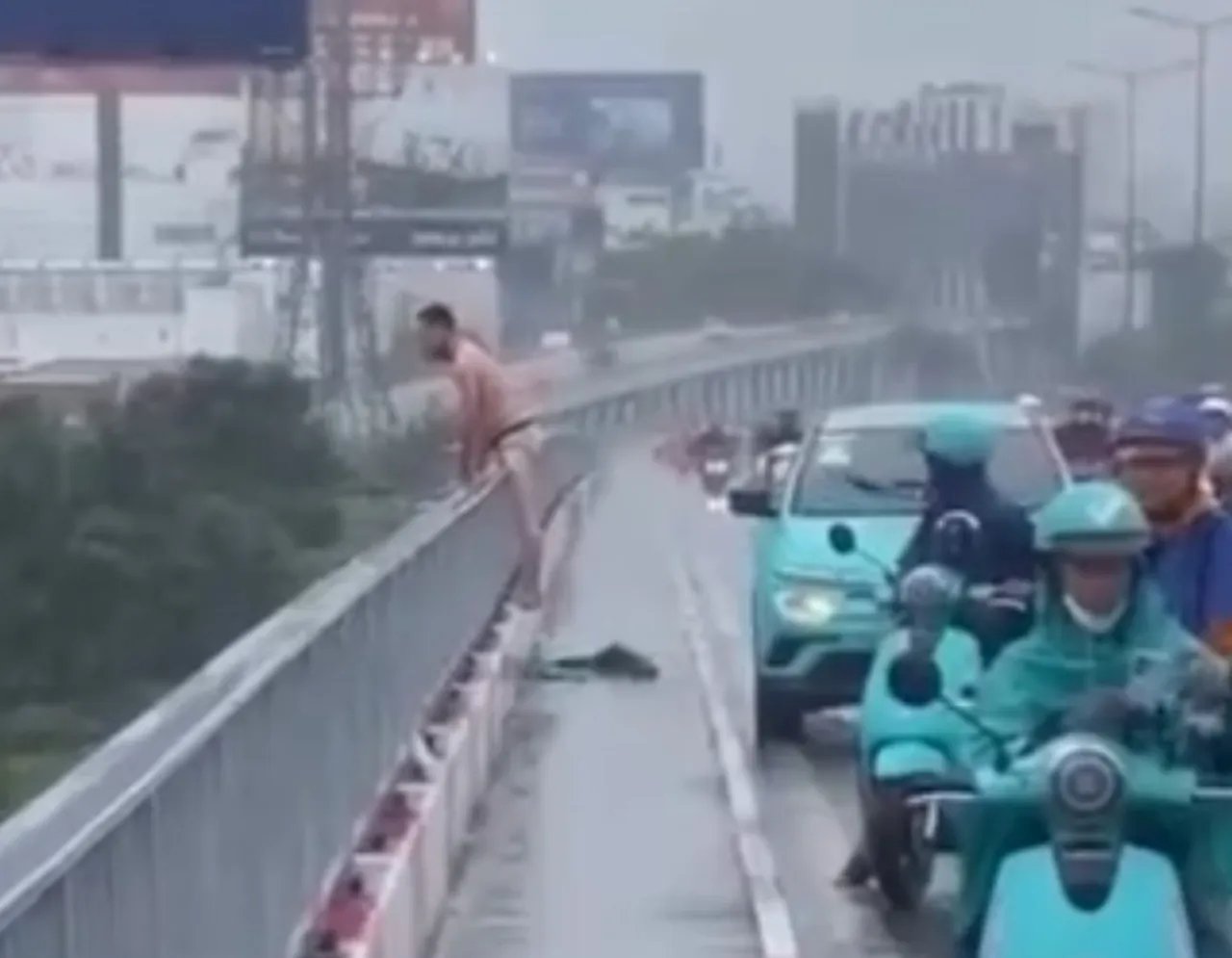 Duda Kesepian Lukai Diri Sendiri lalu Lompat dari Atas Jembatan, Jasadnya Belum Ditemukan