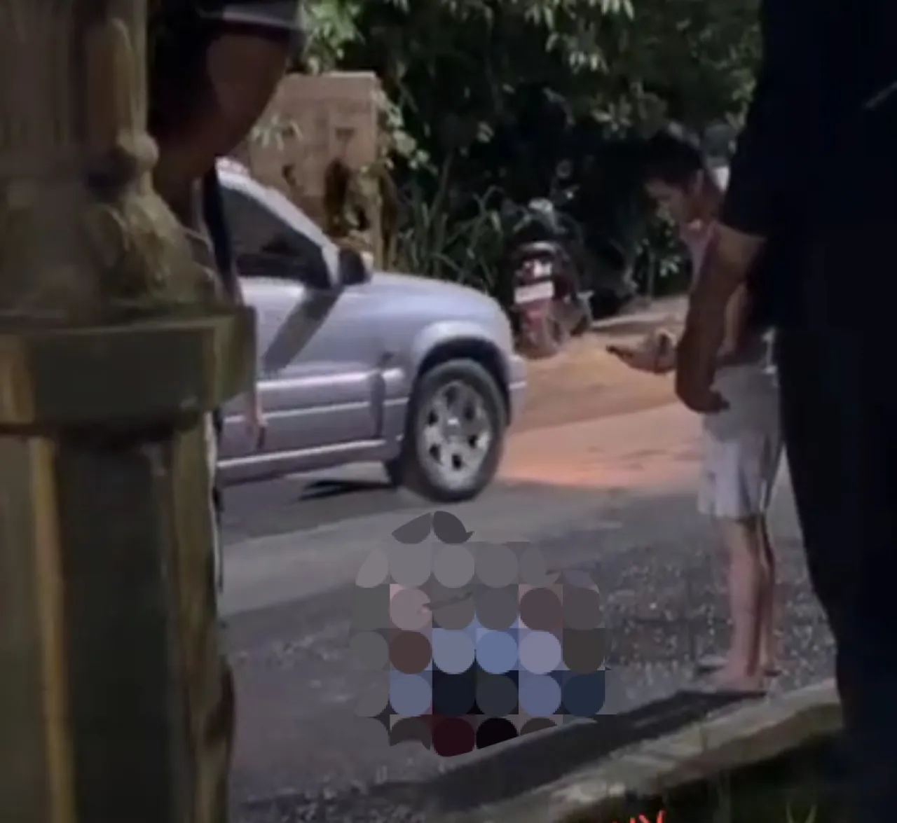 Jalan Berlubang Depan Masjid Al Akbar Makan Korban