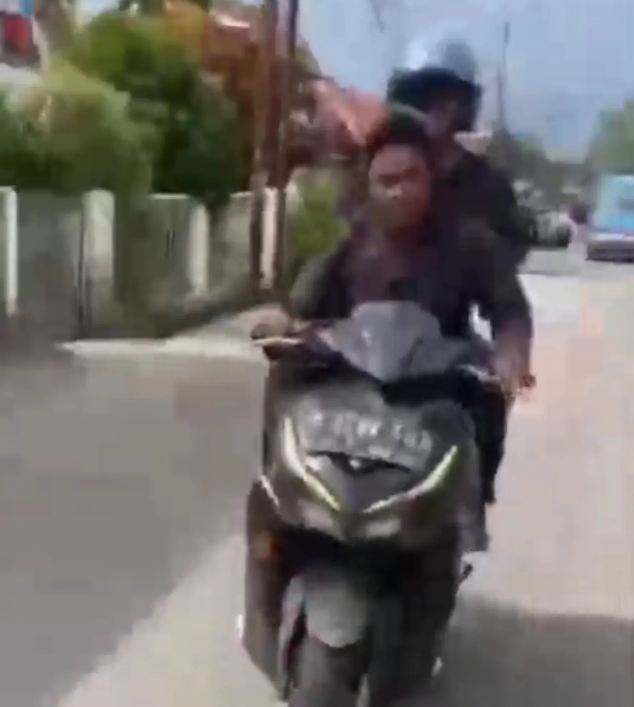 Terang-terangan, Begal Rampas Motor Warga di Jalur Leuwiliang - Cibadak 