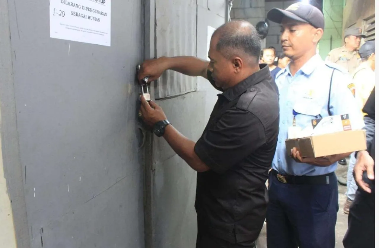 Jadi Hunian, ​PD Pasar Surya Segel 53 Stan