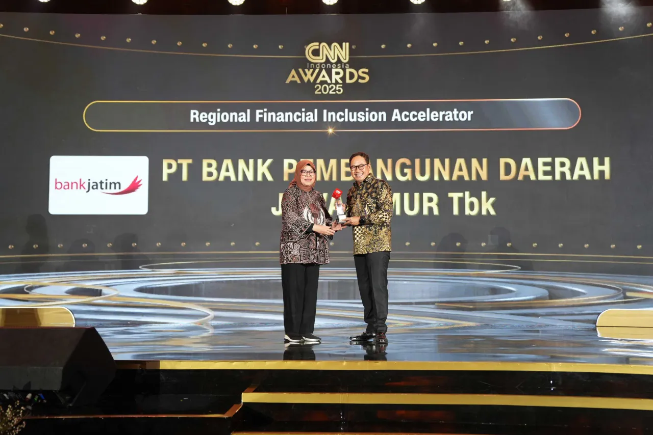 Konsisten Dukung Literasi dan Inklusi Keuangan, Bank Jatim Terima Penghargaan