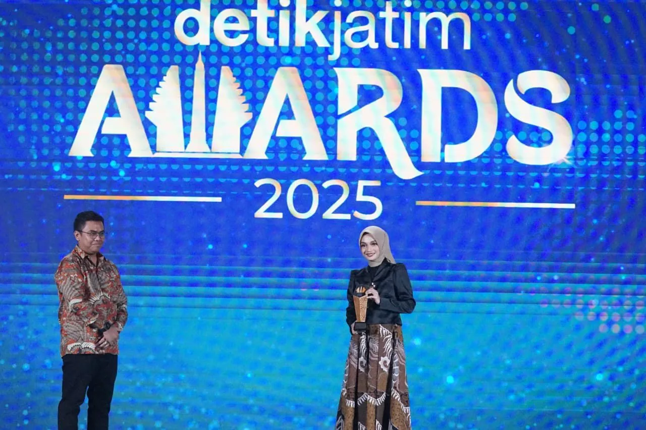 Komitmen Wujudkan D’CITO, Mbak Wali Terima Penghargaan Anugerah Program Ekonomi Terpuji