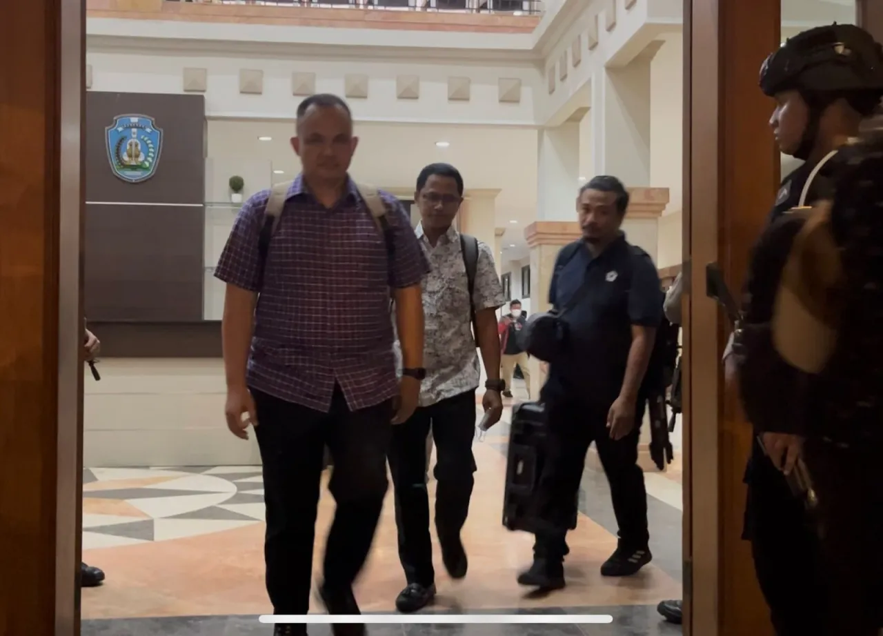 Geledah Rumdin Ruang Kerja Bupati dan Sekda Ponorogo, KPK Amankan Barang Bukti 3 Koper