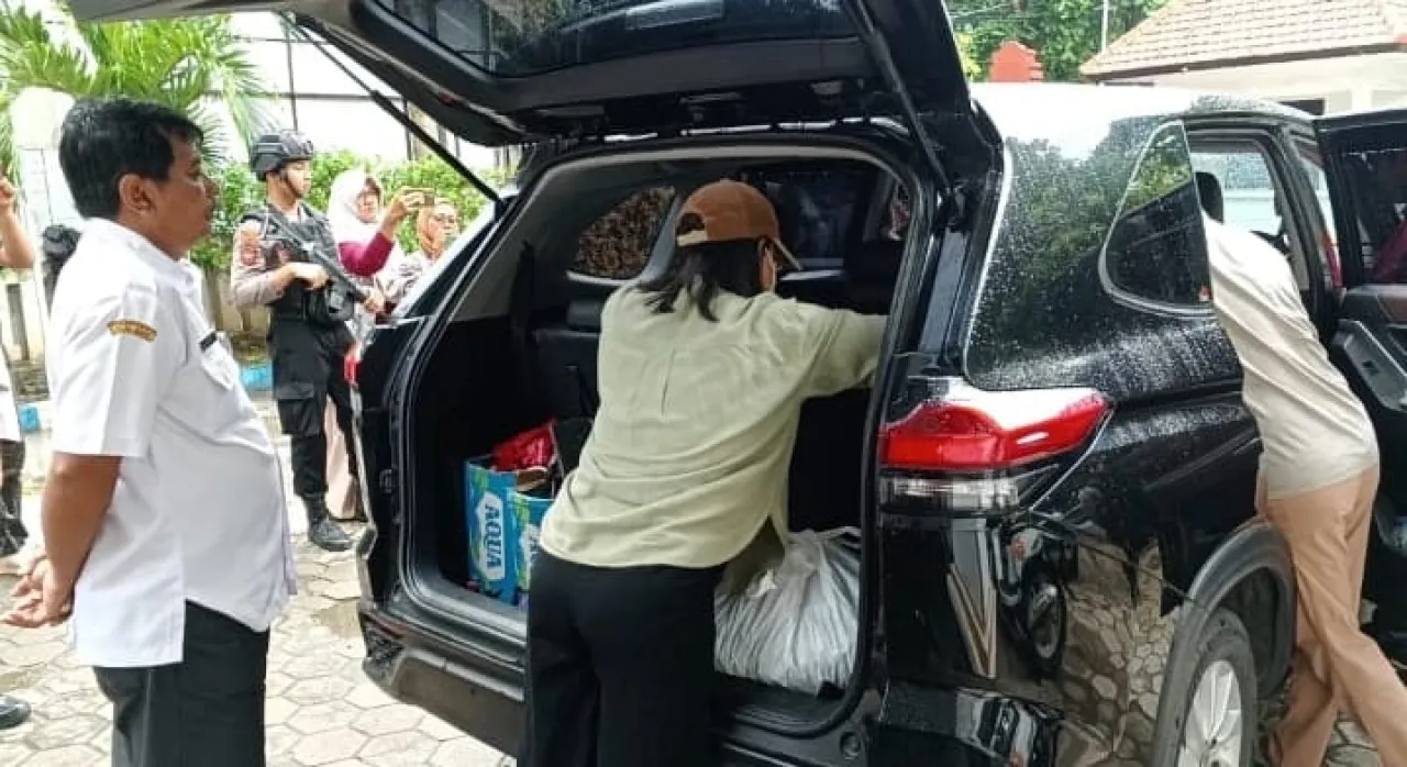 Geledah Kantor Disbudparpora Ponorogo, KPK Sita Sejumlah Dokumen Dari Mobil Dinas Kadis