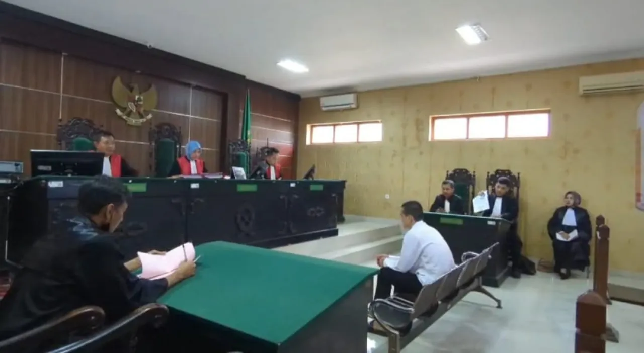 Sidang Perdana Kasus Bom Molotov di Gedung DPRD Kota Madiun, Terdakwa Didakwa Pasal 187 KUHP
