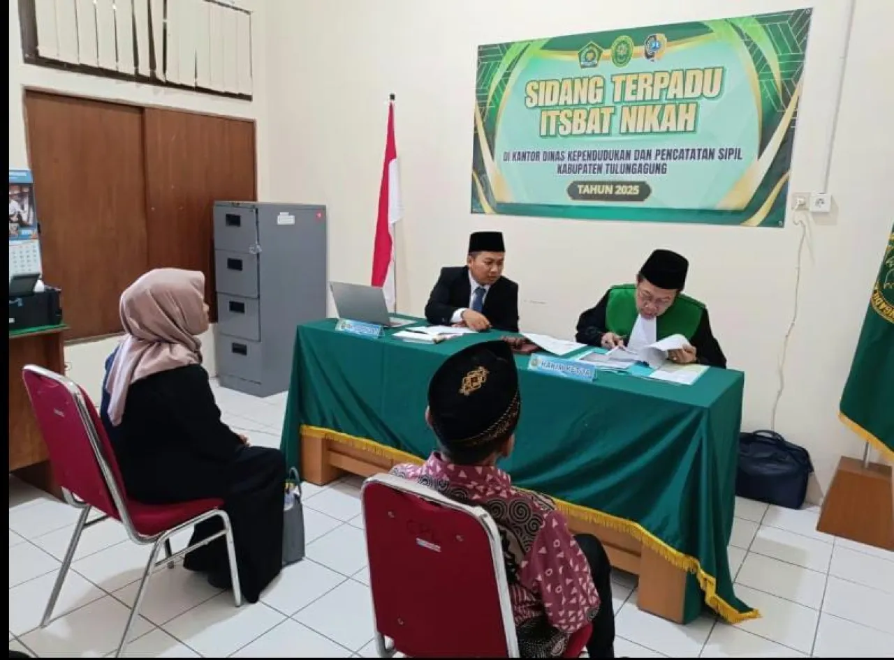 Belasan Pasangan Siri di Tulungagung Ikuti Sidang Isbat Nikah Terpadu