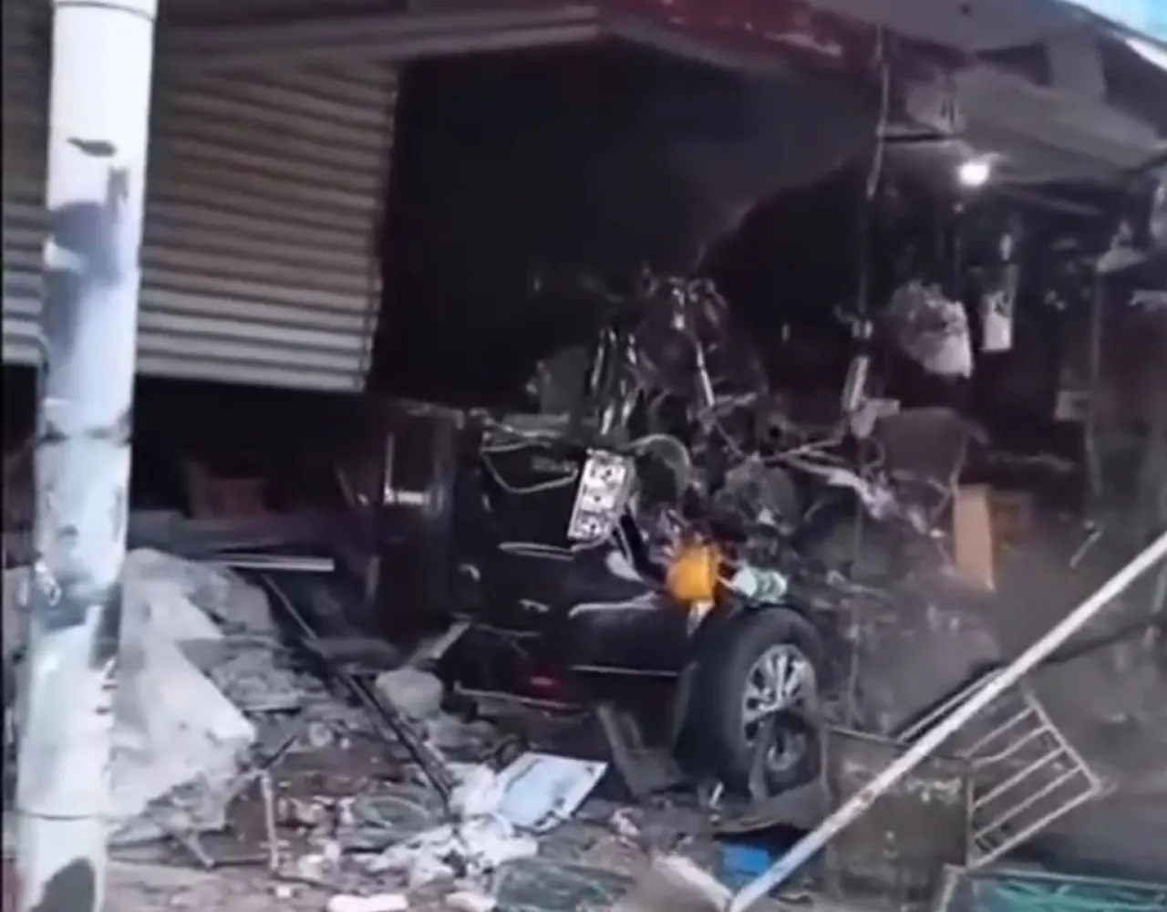 Truk, Minibus dan Motor Bertabrakan, 4 Orang Tewas