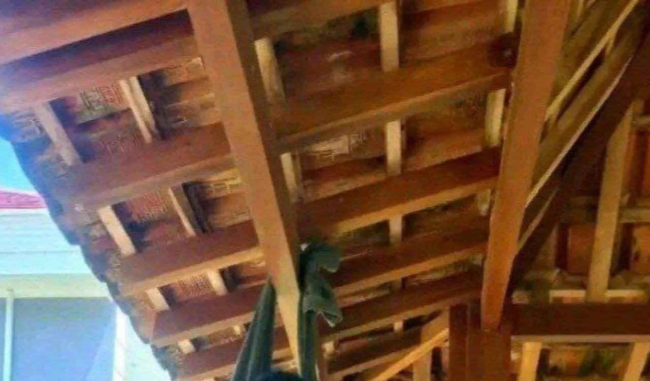 Sopir Ditemukan Tewas Tergantung di Gazebo