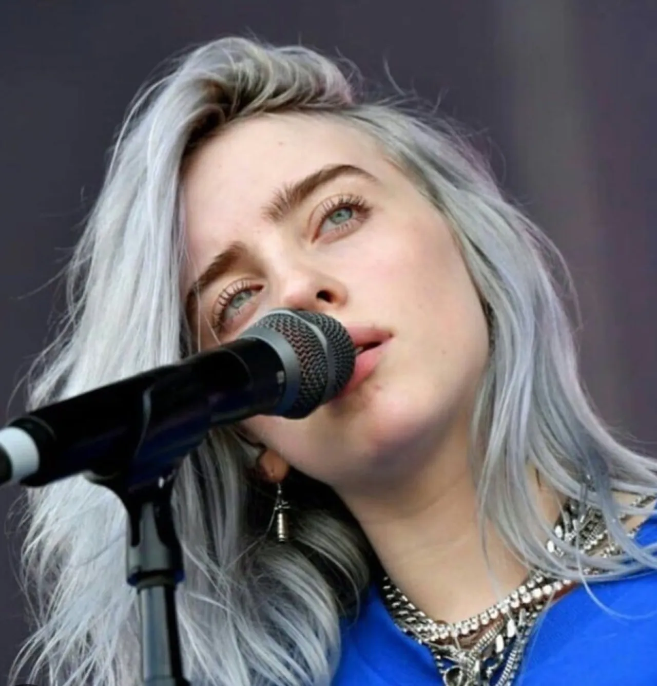 Billie Eilish Masih Tinggal dengan Orang Tua di Rumah Sederhana