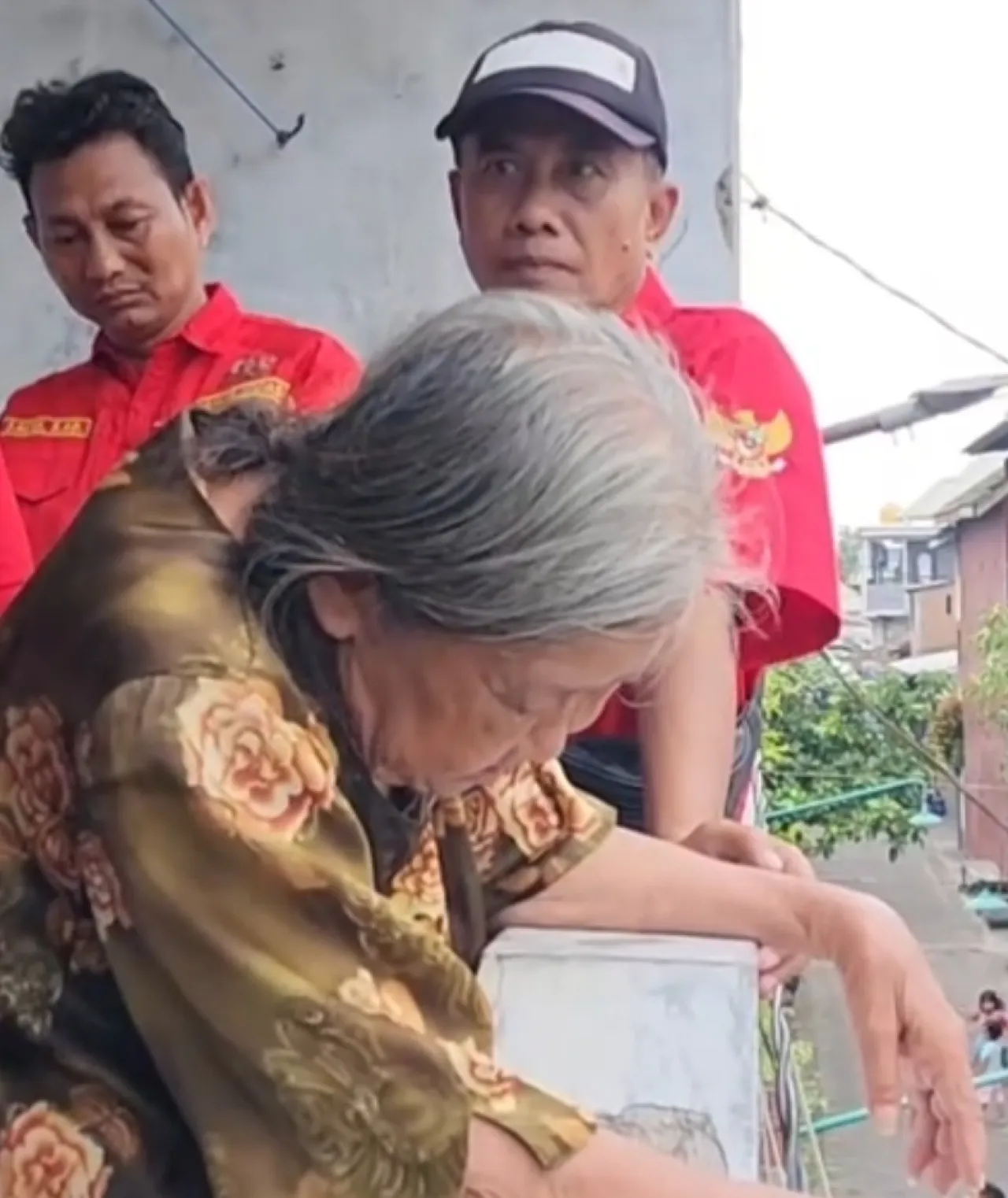 Nenek Elina Tolak Bantuan dari Ormas Madas