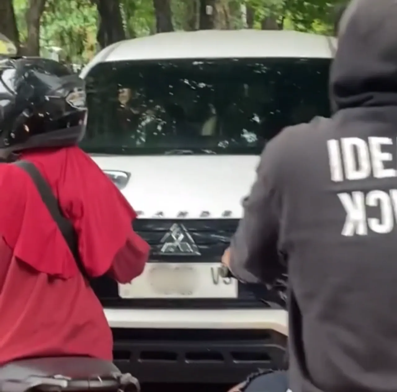 Expander yang viral lawan arus. Foto: Tiktok