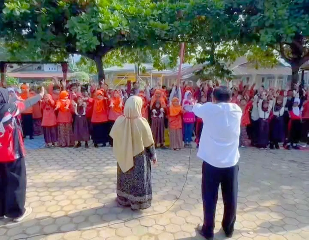 Ratusan Siswa SDN 07 Gurun Laweh Kehilangan Seragam Akibat Banjir